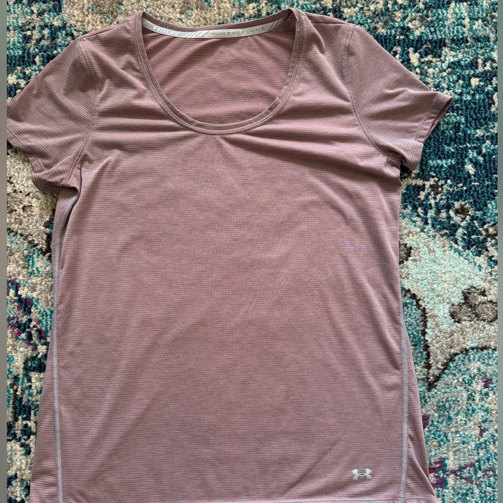 Women's Under Armor tee size medium